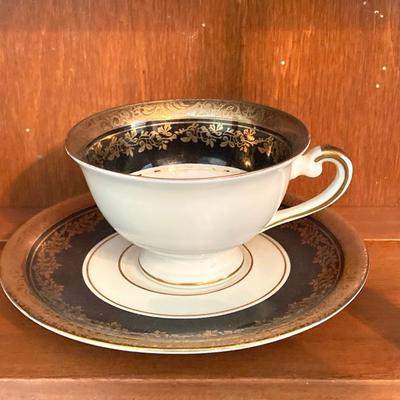 LOT 61: Collection of Beautiful Tea Cups and Saucers - Wedgwood "Geneva", Royal Vienna 1020, Kunst Kronach, Aynsley, English...
