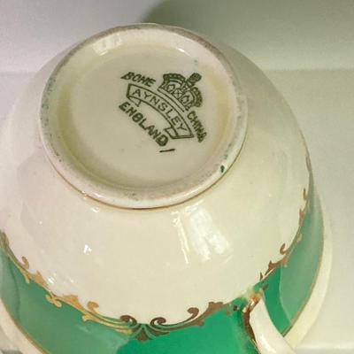 LOT 61: Collection of Beautiful Tea Cups and Saucers - Wedgwood "Geneva", Royal Vienna 1020, Kunst Kronach, Aynsley, English...