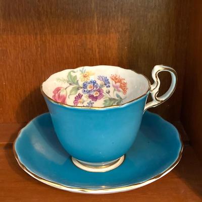 LOT 61: Collection of Beautiful Tea Cups and Saucers - Wedgwood "Geneva", Royal Vienna 1020, Kunst Kronach, Aynsley, English...