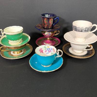 LOT 61: Collection of Beautiful Tea Cups and Saucers - Wedgwood "Geneva", Royal Vienna 1020, Kunst Kronach, Aynsley, English...