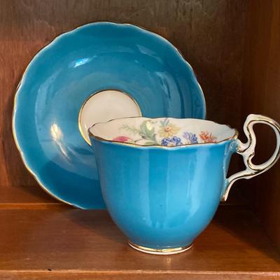 LOT 61: Collection of Beautiful Tea Cups and Saucers - Wedgwood "Geneva", Royal Vienna 1020, Kunst Kronach, Aynsley, English...