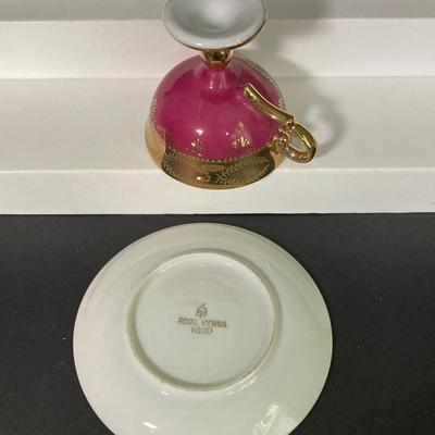 LOT 61: Collection of Beautiful Tea Cups and Saucers - Wedgwood "Geneva", Royal Vienna 1020, Kunst Kronach, Aynsley, English...