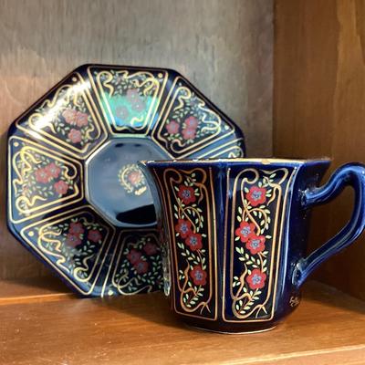 LOT 61: Collection of Beautiful Tea Cups and Saucers - Wedgwood "Geneva", Royal Vienna 1020, Kunst Kronach, Aynsley, English...