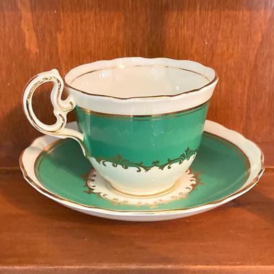 LOT 61: Collection of Beautiful Tea Cups and Saucers - Wedgwood "Geneva", Royal Vienna 1020, Kunst Kronach, Aynsley, English...