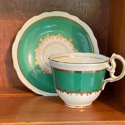 LOT 61: Collection of Beautiful Tea Cups and Saucers - Wedgwood "Geneva", Royal Vienna 1020, Kunst Kronach, Aynsley, English...