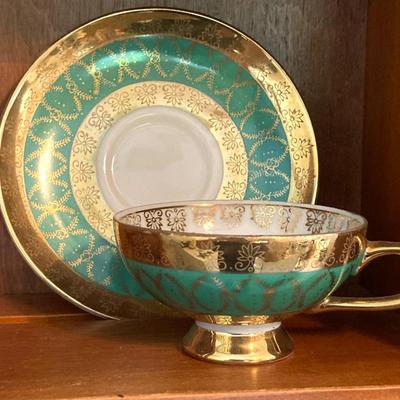 LOT 61: Collection of Beautiful Tea Cups and Saucers - Wedgwood "Geneva", Royal Vienna 1020, Kunst Kronach, Aynsley, English...
