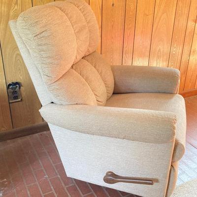 LOT 65: La-Z-Boy Recliner