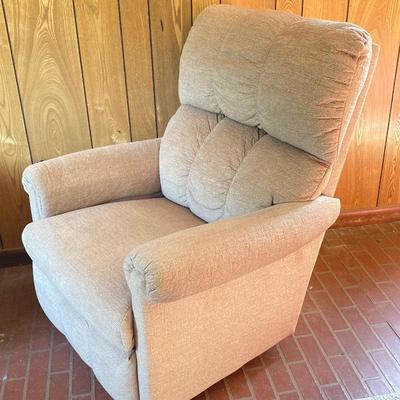 LOT 65: La-Z-Boy Recliner