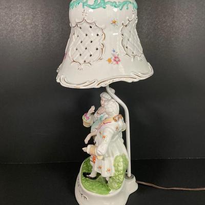 LOT 68: Vintage Victorian Porcelain Lamp