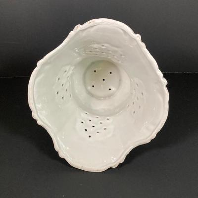 LOT 68: Vintage Victorian Porcelain Lamp