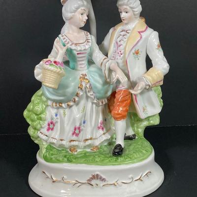 LOT 68: Vintage Victorian Porcelain Lamp
