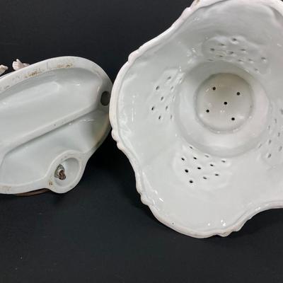 LOT 68: Vintage Victorian Porcelain Lamp