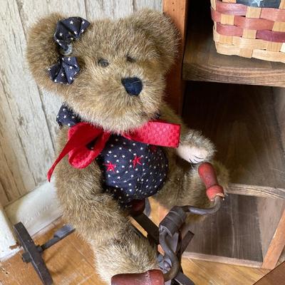 LOT 81: Patriotic Country Home Decor & More