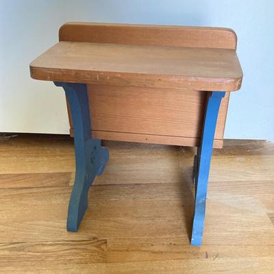 LOT 81: Patriotic Country Home Decor & More