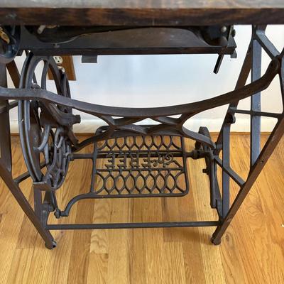 LOT 82: Vintage Free Sewing Machine Company, Rockford Il. & Base