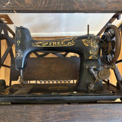 LOT 82: Vintage Free Sewing Machine Company, Rockford Il. & Base
