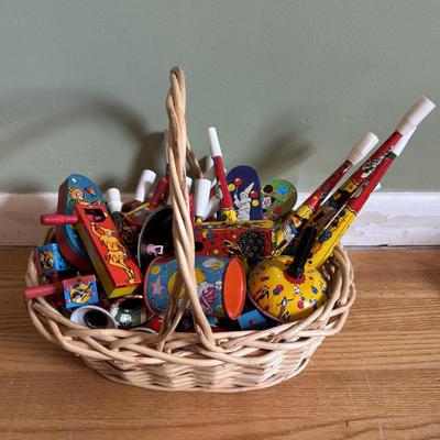 LOT 87: Vintage US Metal Toy Mfg. Co., Kirchhof & Unmarked Noise Makers