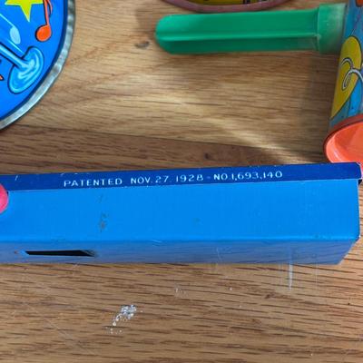 LOT 87: Vintage US Metal Toy Mfg. Co., Kirchhof & Unmarked Noise Makers