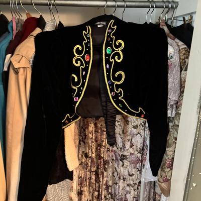 LOT 96: Closet Cleanout: Multiple Sizes & Styles