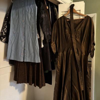 LOT 97: Closet Cleanout: Multiple Sizes & Styles