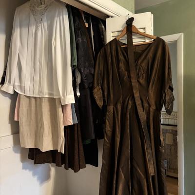 LOT 97: Closet Cleanout: Multiple Sizes & Styles