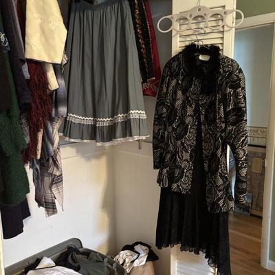 LOT 97: Closet Cleanout: Multiple Sizes & Styles