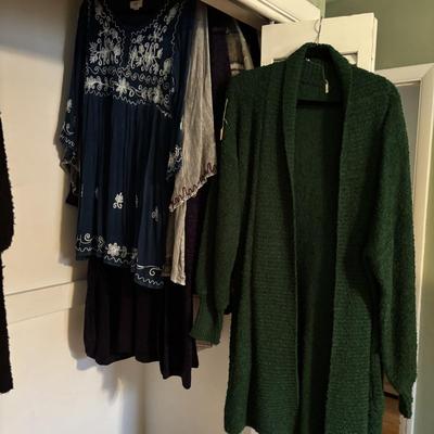 LOT 97: Closet Cleanout: Multiple Sizes & Styles