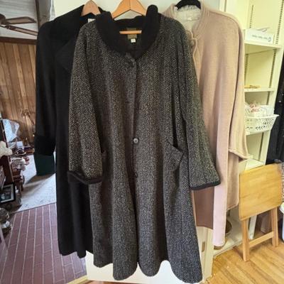 LOT 99: Coats, Capes, Shaws & Cloaks