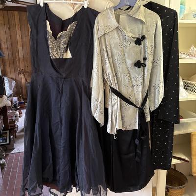 LOT 100: Vintage Clothing Collection (Multiple Sizes)