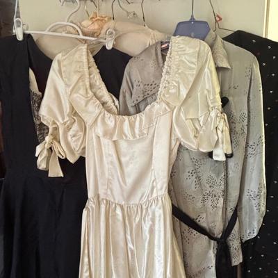 LOT 100: Vintage Clothing Collection (Multiple Sizes)