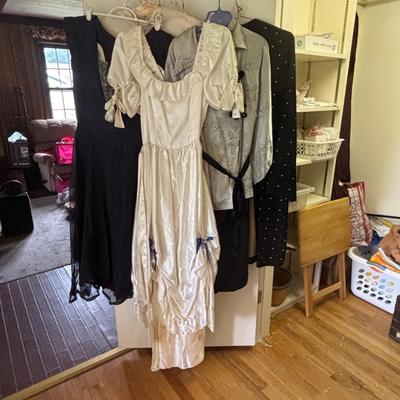 LOT 100: Vintage Clothing Collection (Multiple Sizes)