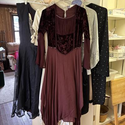 LOT 100: Vintage Clothing Collection (Multiple Sizes)