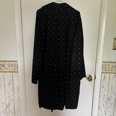 LOT 100: Vintage Clothing Collection (Multiple Sizes)