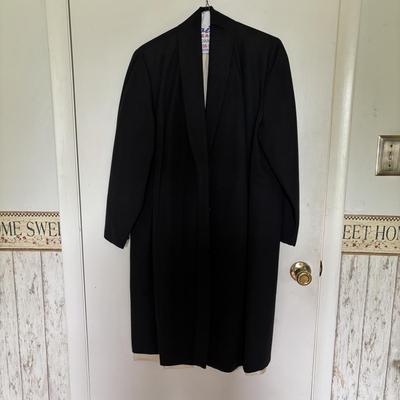 LOT 100: Vintage Clothing Collection (Multiple Sizes)