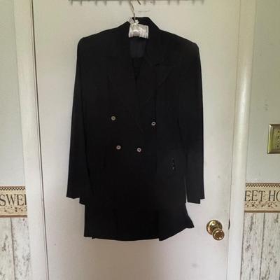 LOT 100: Vintage Clothing Collection (Multiple Sizes)