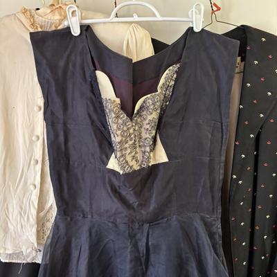 LOT 100: Vintage Clothing Collection (Multiple Sizes)