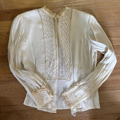 LOT 100: Vintage Clothing Collection (Multiple Sizes)