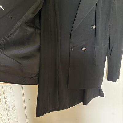 LOT 100: Vintage Clothing Collection (Multiple Sizes)