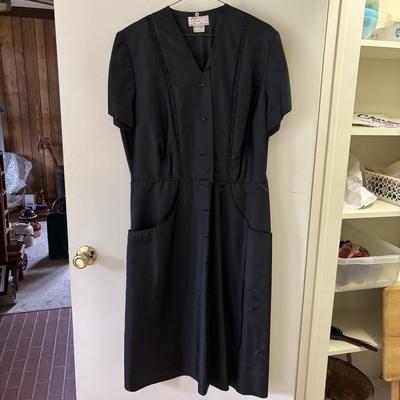 LOT 100: Vintage Clothing Collection (Multiple Sizes)
