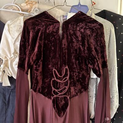 LOT 100: Vintage Clothing Collection (Multiple Sizes)