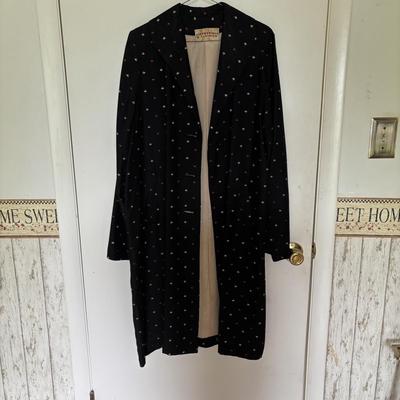 LOT 100: Vintage Clothing Collection (Multiple Sizes)