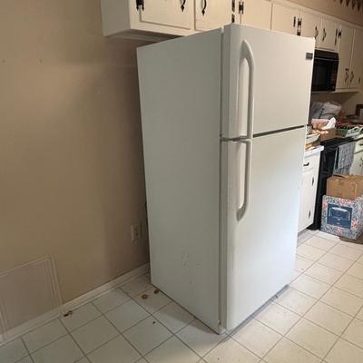 LOT 105: Working Frigidaire Refrigerator FFHT1817LW8
