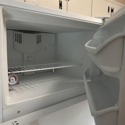 LOT 105: Working Frigidaire Refrigerator FFHT1817LW8