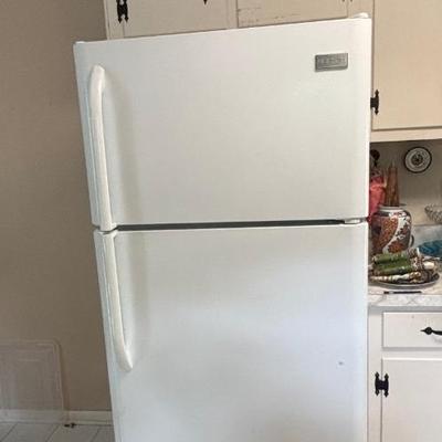 LOT 105: Working Frigidaire Refrigerator FFHT1817LW8