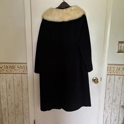 LOT 108: Classic Coat Collection