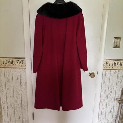 LOT 108: Classic Coat Collection