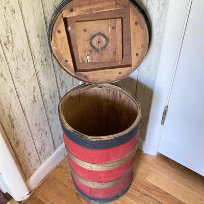 LOT 173: Farm House / Americana Collection - Assorted Stars, Painted Barrel and Wall Art