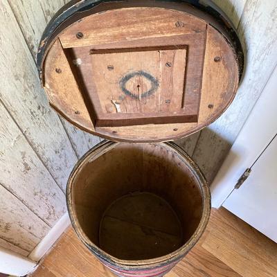 LOT 173: Farm House / Americana Collection - Assorted Stars, Painted Barrel and Wall Art