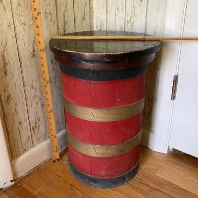 LOT 173: Farm House / Americana Collection - Assorted Stars, Painted Barrel and Wall Art