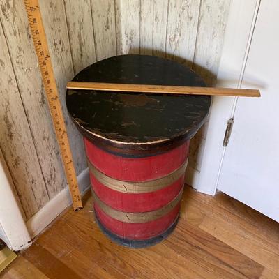 LOT 173: Farm House / Americana Collection - Assorted Stars, Painted Barrel and Wall Art